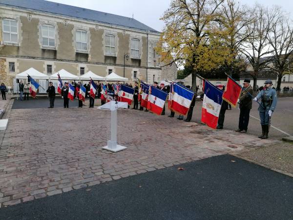 L’hommage des porte drapeaux aux anciens combattants