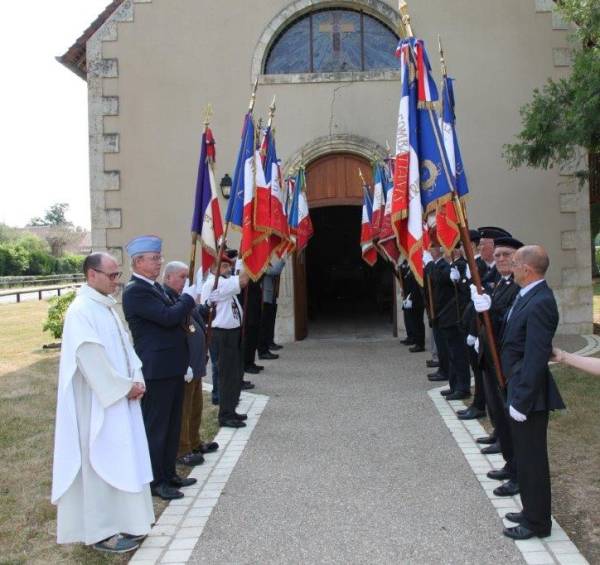 Flag bearers and Father Loïc Jaouanet