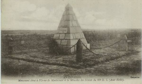 The monument in 1918