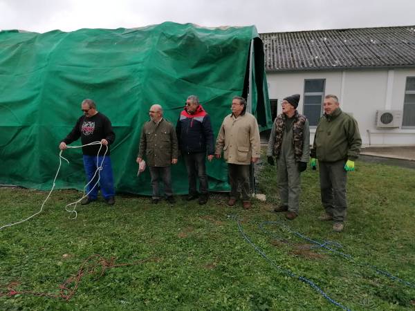 The group of volunteers setting up the tarp