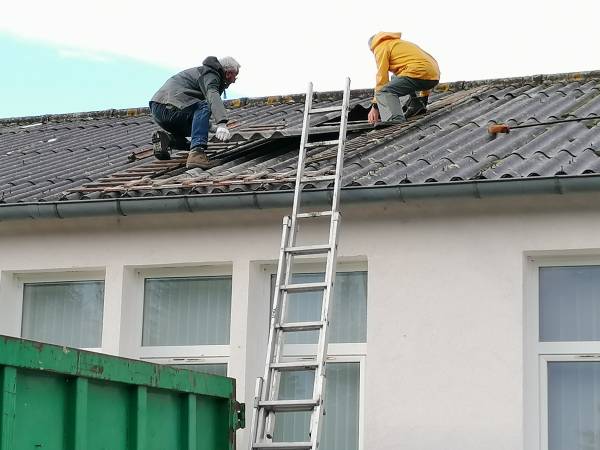 Closing the roof