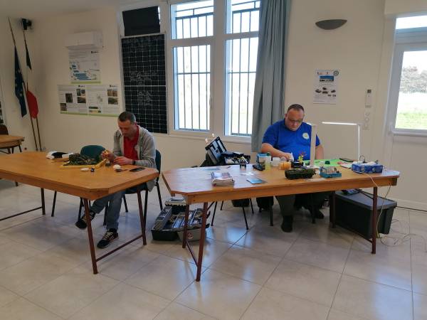 Les membres du Workshop M.P.G. en plein travail (Nicolas et Thierry)