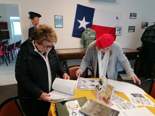 Betty and Françoise go through the photo albums at “les Amis de La Martinerie”