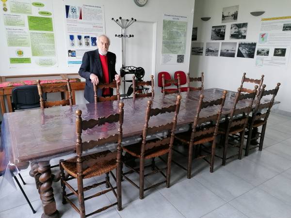 The eleven chairs have found their table