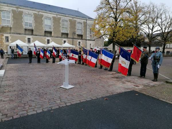 The tribute of the standard bearers to veterans