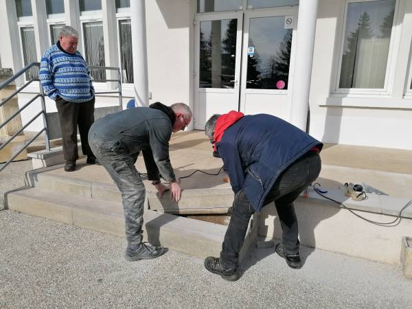 La mise aux normes de l’entrée du bâtiment