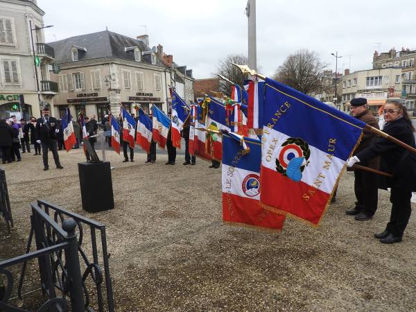 L’hommage des porte-drapeaux au quartier-maître Michel Vaugelade