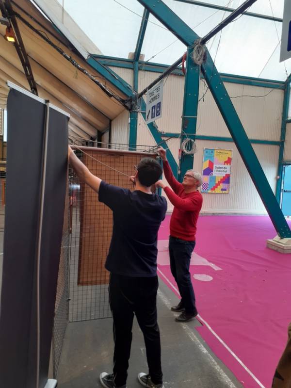Le montage dans le hall d’accueil