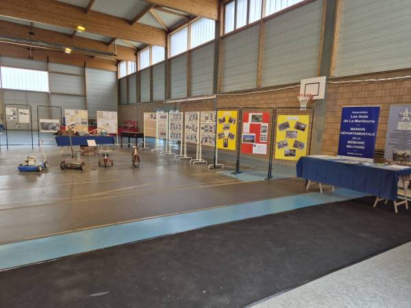 Une partie de l’exposition des Amis de La Martinerie