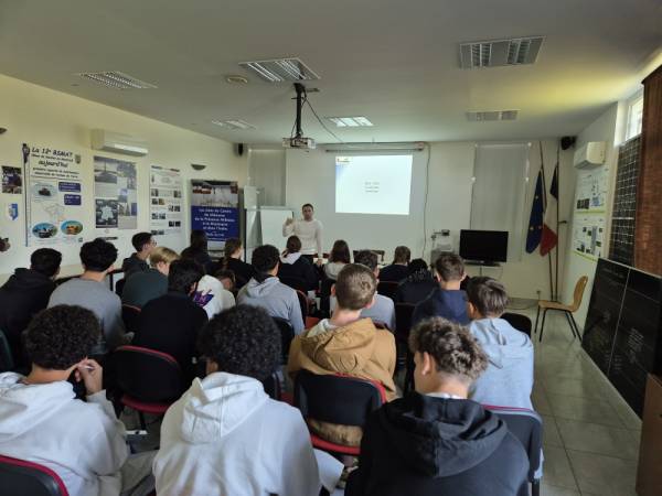 Maxence, a Civic Service worker, presents his mission and his work in transmitting memory