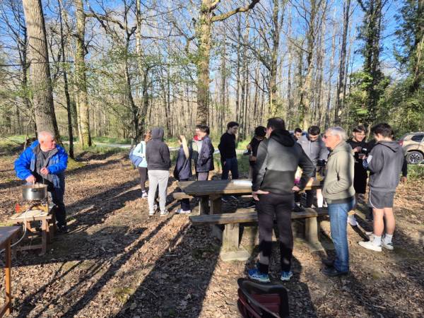 Jean-Pierre and Martial prepared the hot chocolate offered by the Leclerc Center