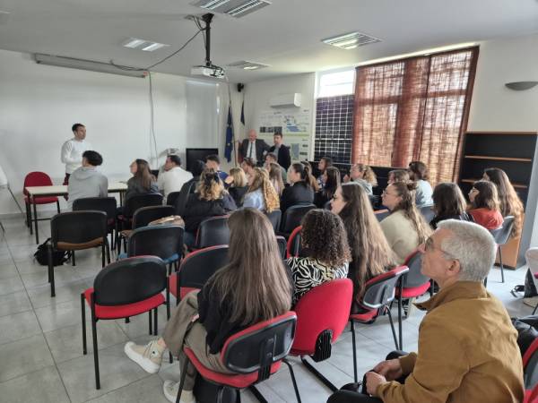 Maxans, a former INSPE student, explains his mission as a Civic Service student