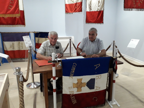 Nouveaux drapeaux à La Martinerie